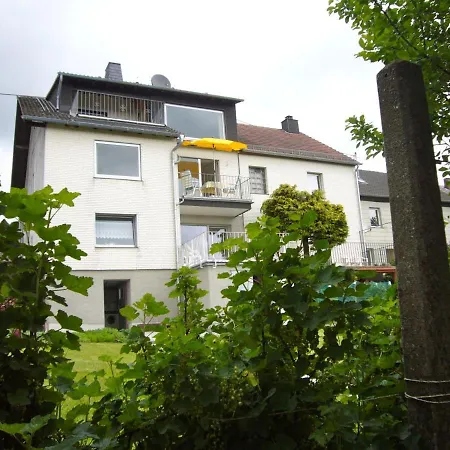 Eifelblick In Schueller Vulkaneifel Oberes Kylltal Apartman Schuller